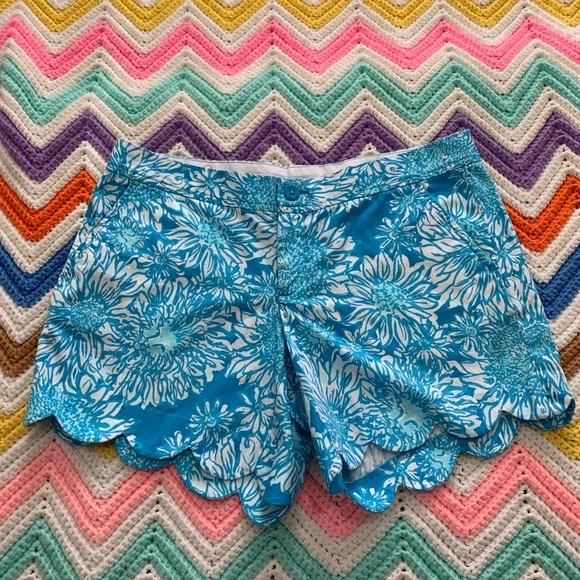 Lilly Pulitzer Buttercup Short Lion in the Sun Print - Picture 3 of 4